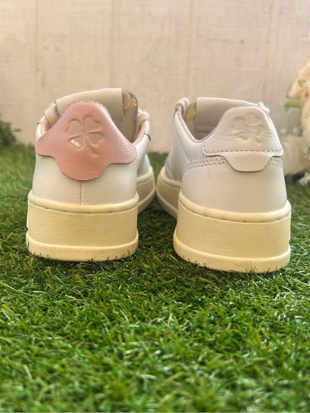 AUTRY SNEAKERS MISMATCHED
MEDALIST LOW SNEAKERS WHITE PINK LEATHER kids 30 
$240 - Picture 2 of 11
